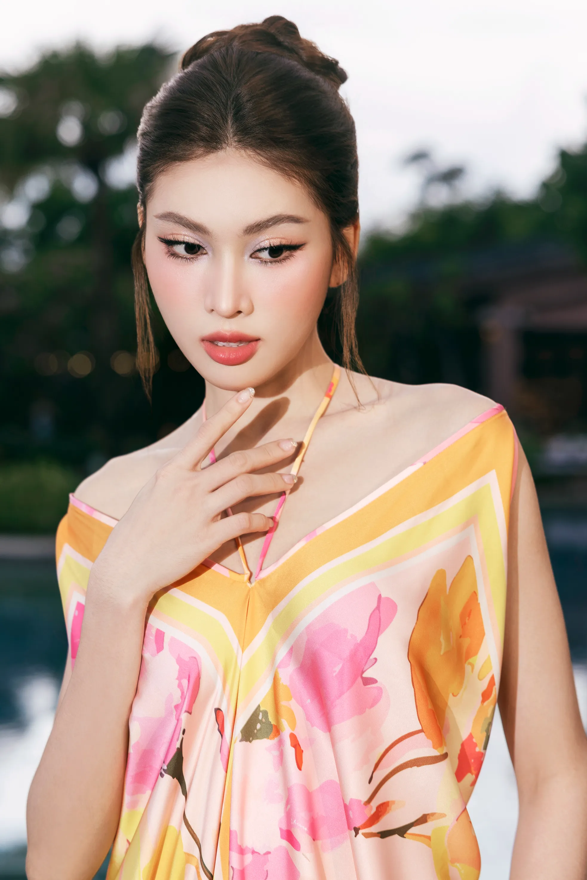 Hoa hậu Hà Trúc Linh, Á hậu Châu Anh, Vân Nhi trình diễn thời trang ảnh 12