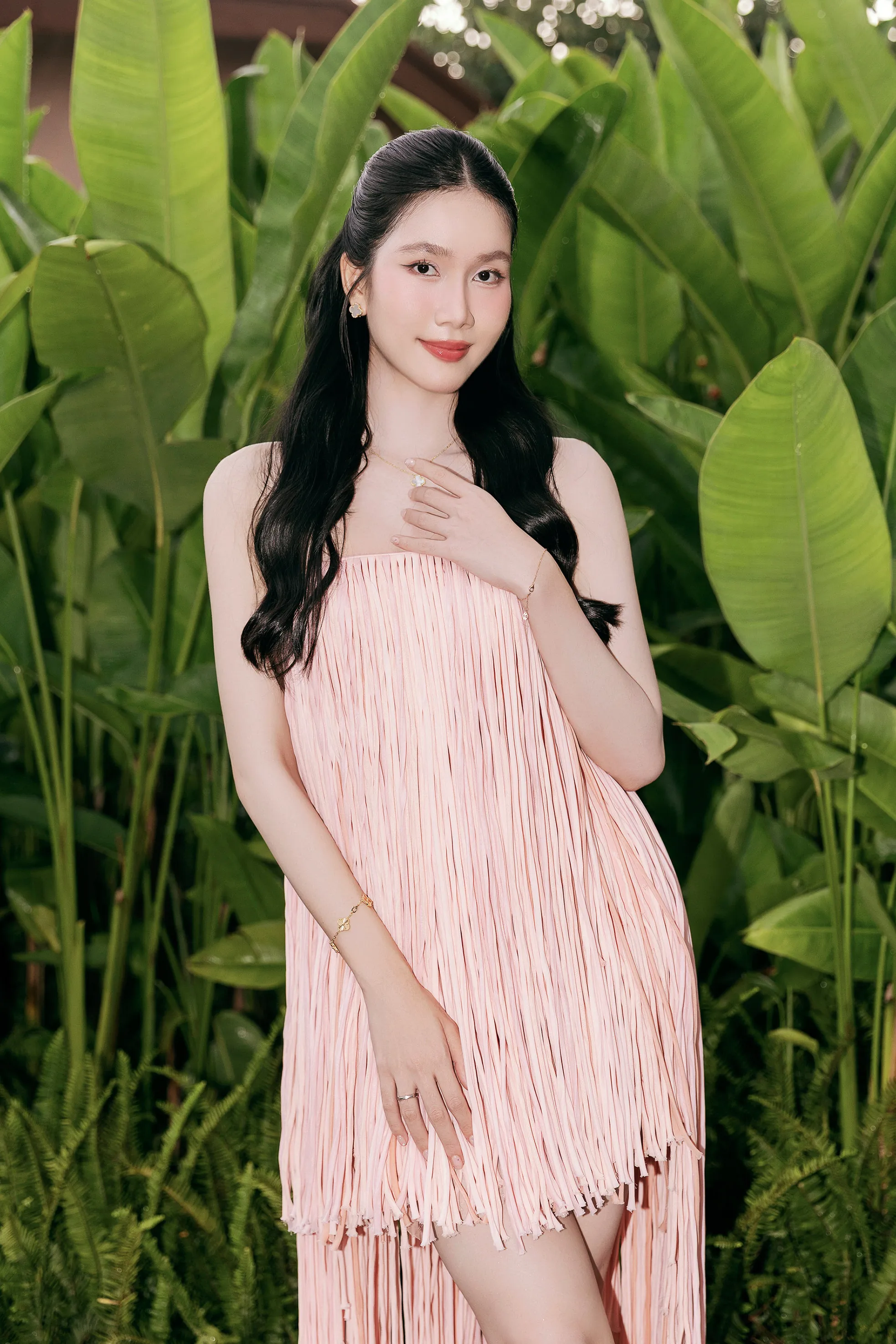 Hoa hậu Hà Trúc Linh, Á hậu Châu Anh, Vân Nhi trình diễn thời trang ảnh 14