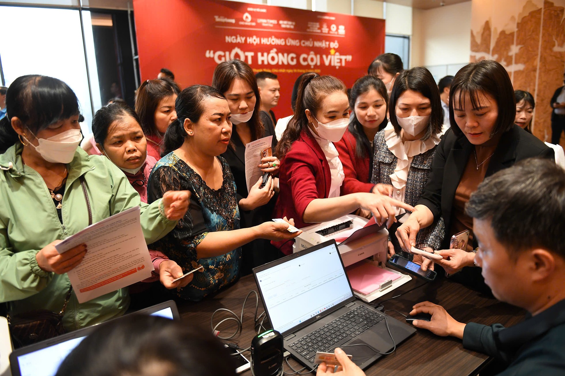 'Giọt hồng cội Việt' thổi bùng ngọn lửa nhiệt huyết, lan tỏa nghĩa cử cao đẹp hiến máu cứu người ảnh 12