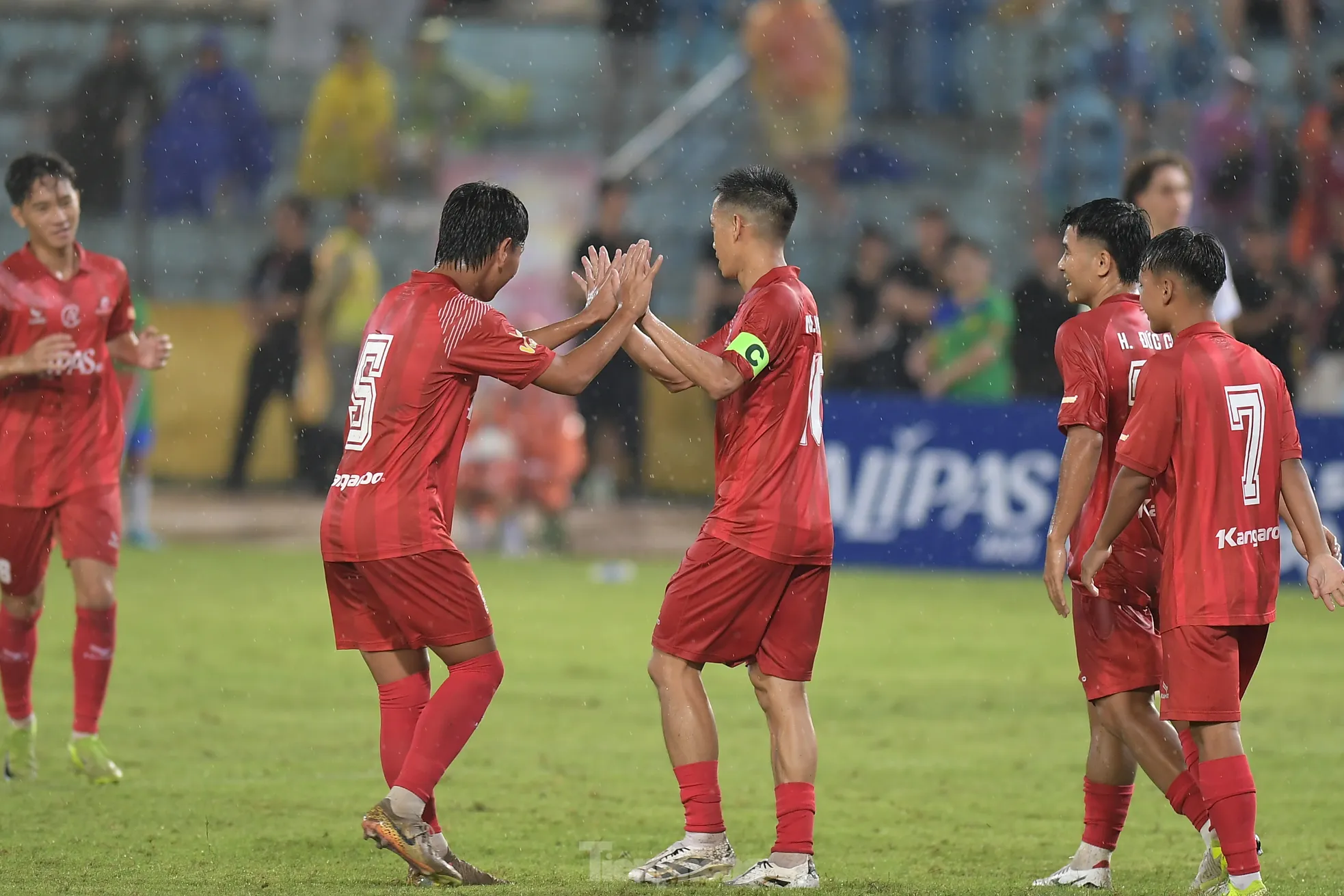 Văn Quyết lập cú đúp, giúp Việt Nam All Stars đánh bại các huyền thoại MU ảnh 12