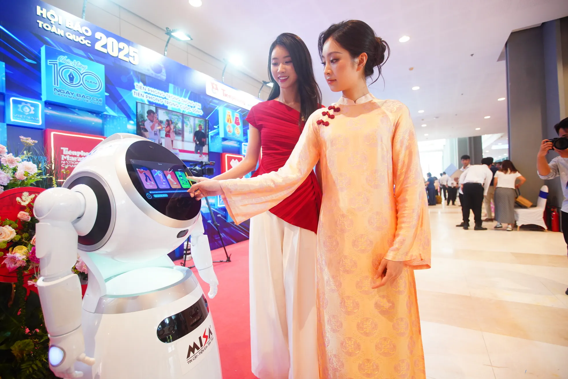 Dấu ấn công nghệ tại các gian trưng bày Hội Báo toàn quốc 2025 ảnh 13
