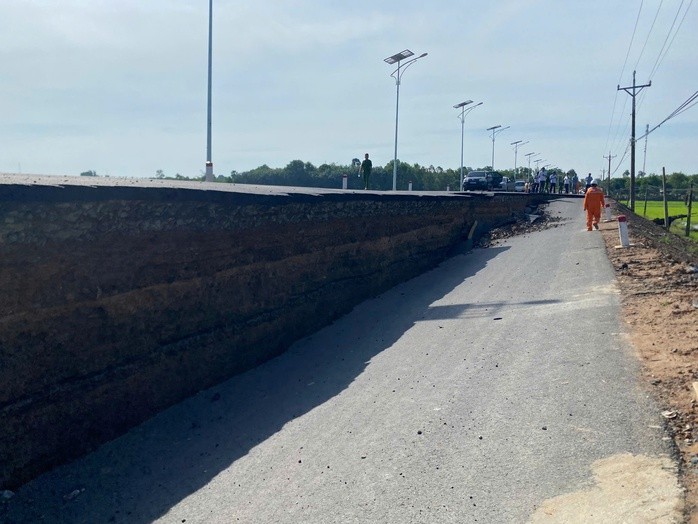 Vụ ô tô và xe máy rơi xuống hố sâu ở Tây Ninh: Quyền Chủ tịch UBND tỉnh Tây Ninh chỉ đạo gì? ảnh 3