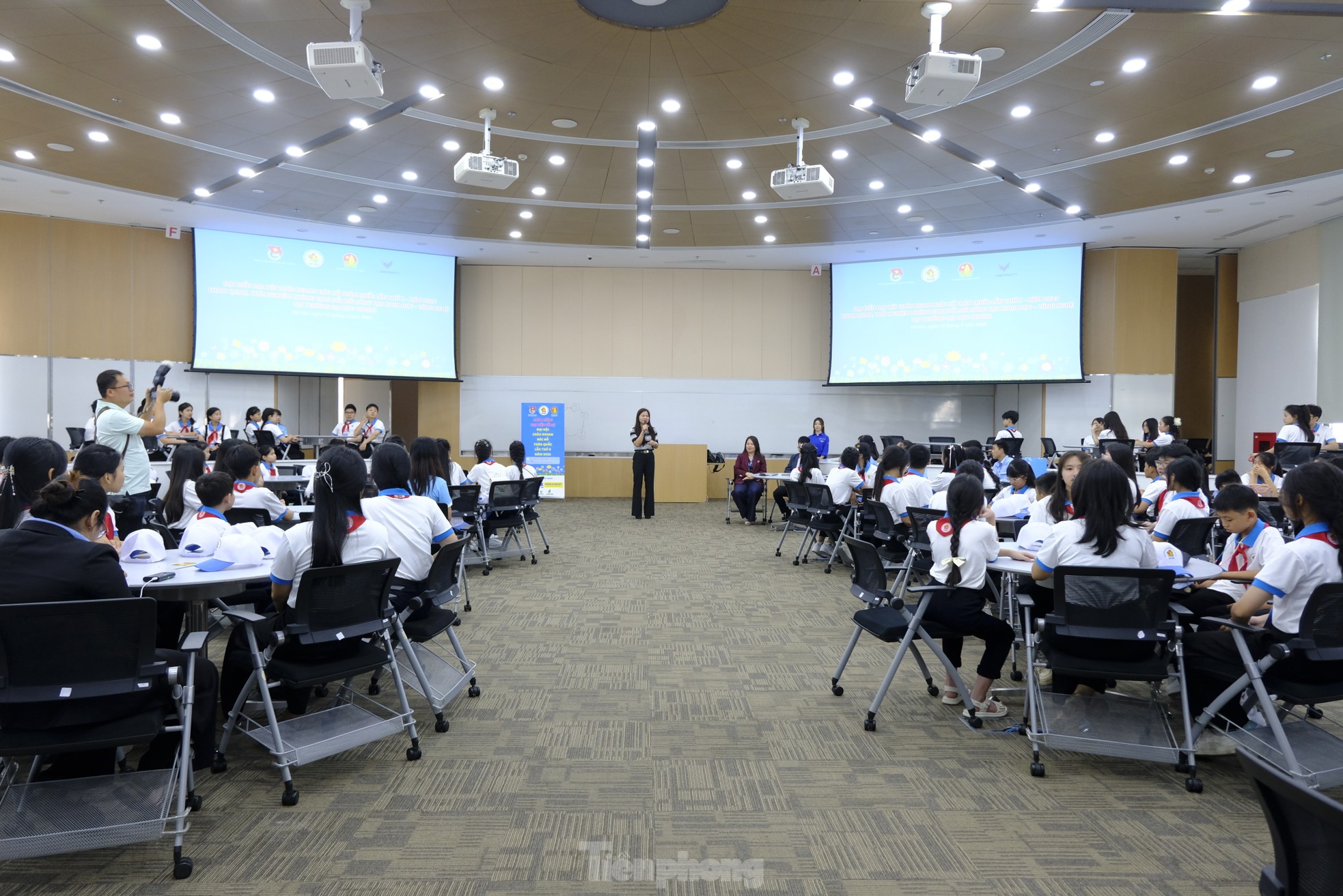 Đại biểu Cháu ngoan Bác Hồ trải nghiệm không gian sáng tạo tại các tập đoàn hàng đầu Việt Nam ảnh 8