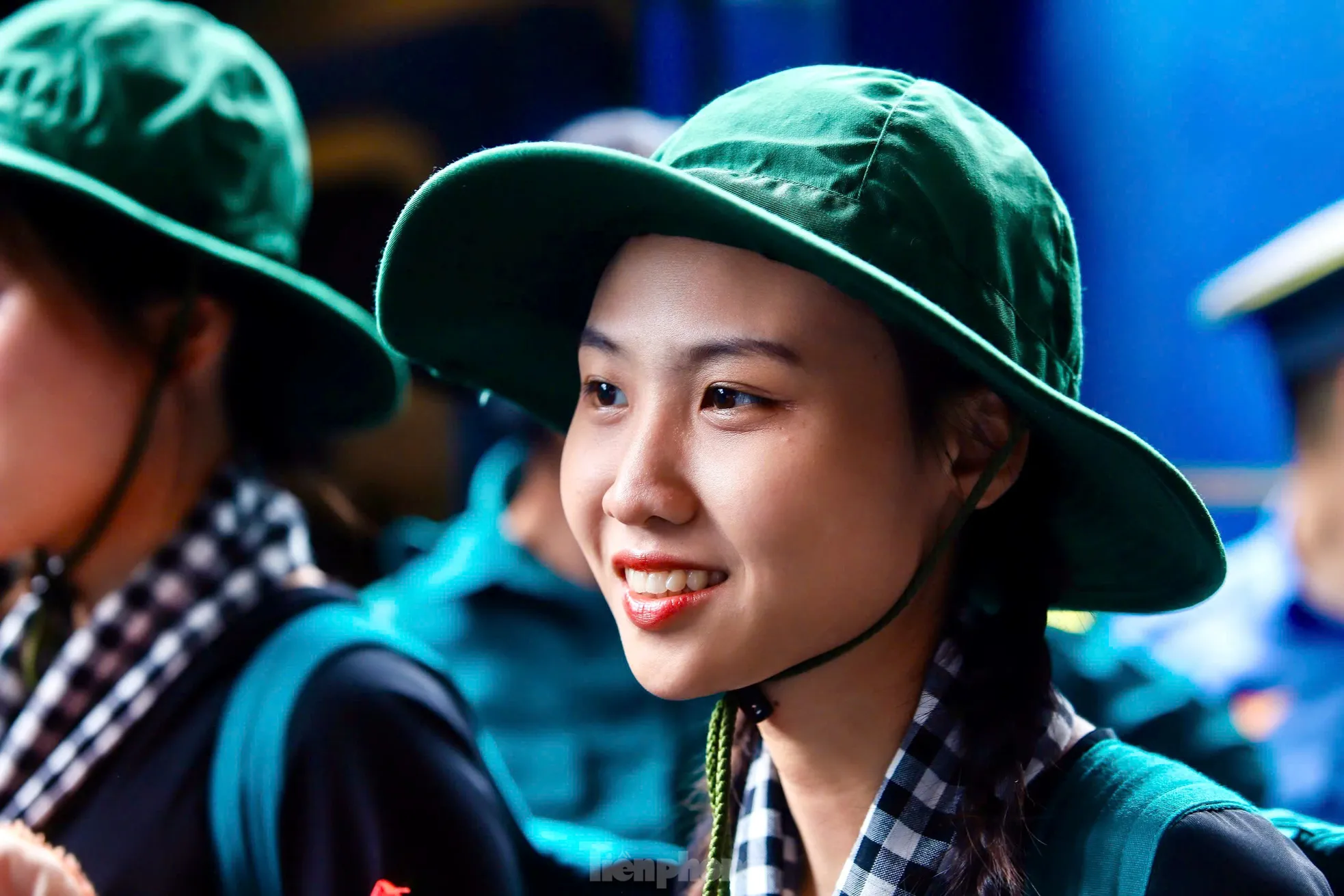 Nét đẹp nữ chiến sĩ sao vuông và du kích miền Nam trong nắng hạ Thủ đô ảnh 2
