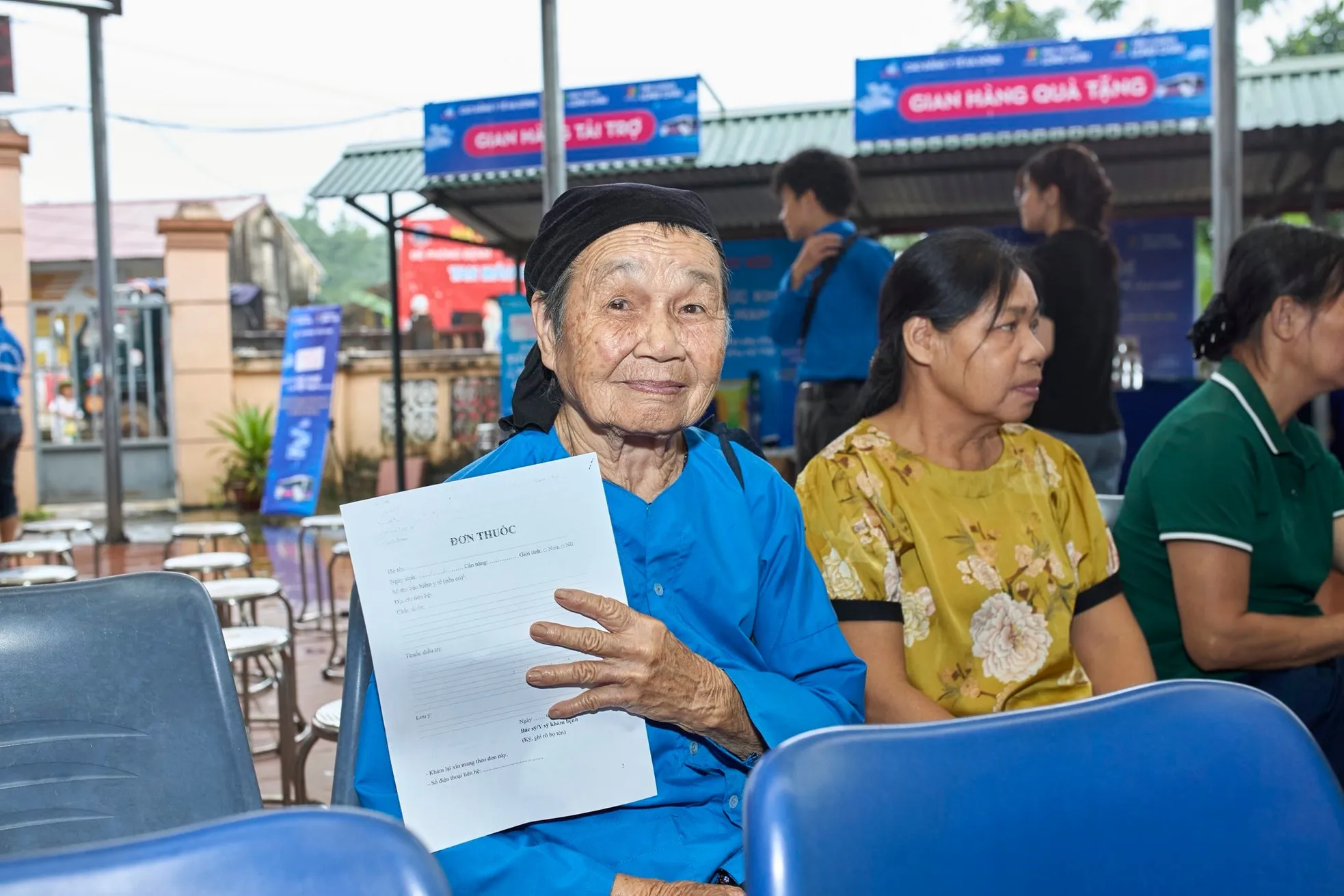 Sinh viên blouse trắng thắp sáng bản làng Bắc Kạn ảnh 3