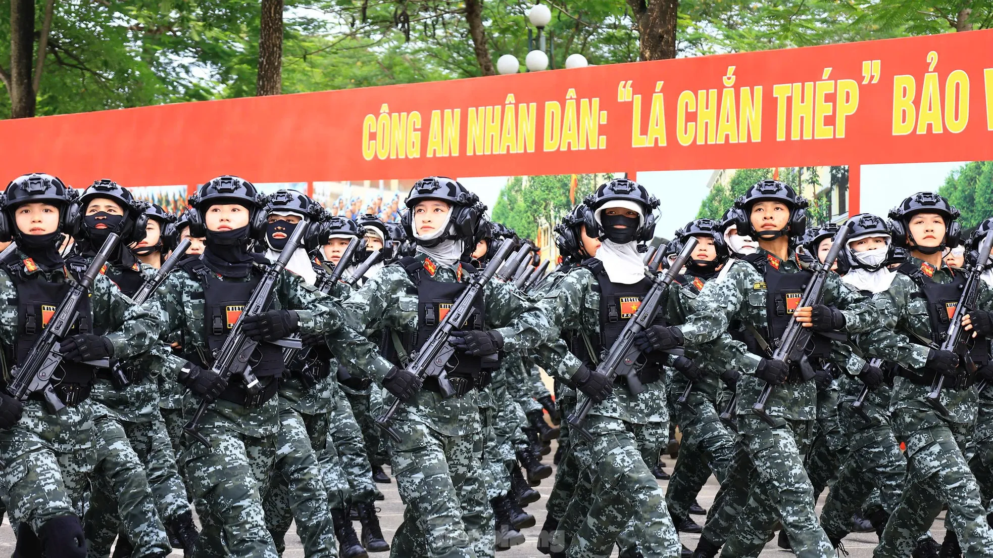 'Hoa thép' nở trên thao trường ảnh 3