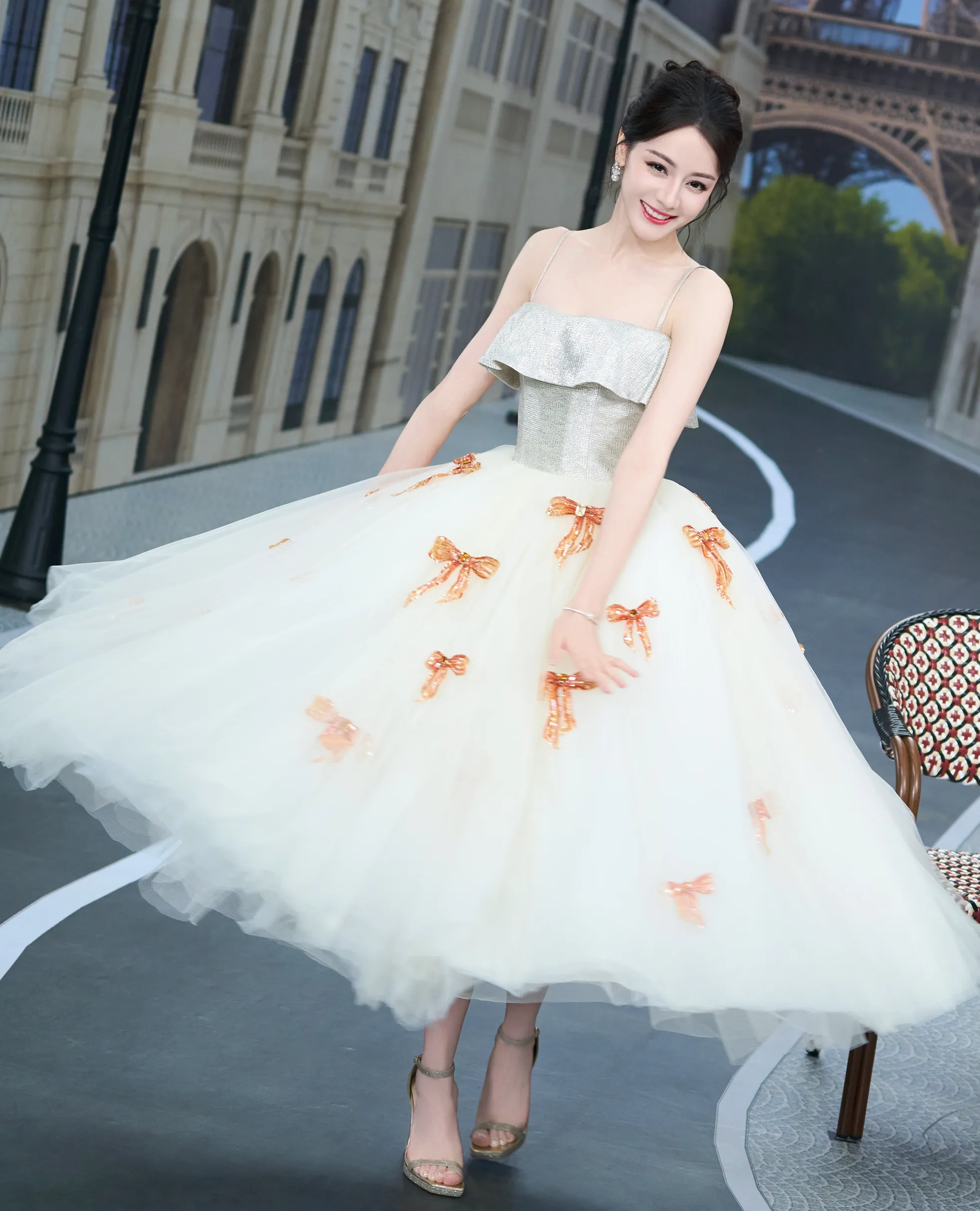 Nhan sắc Địch Lệ Nhiệt Ba gây trầm trồ ảnh 15