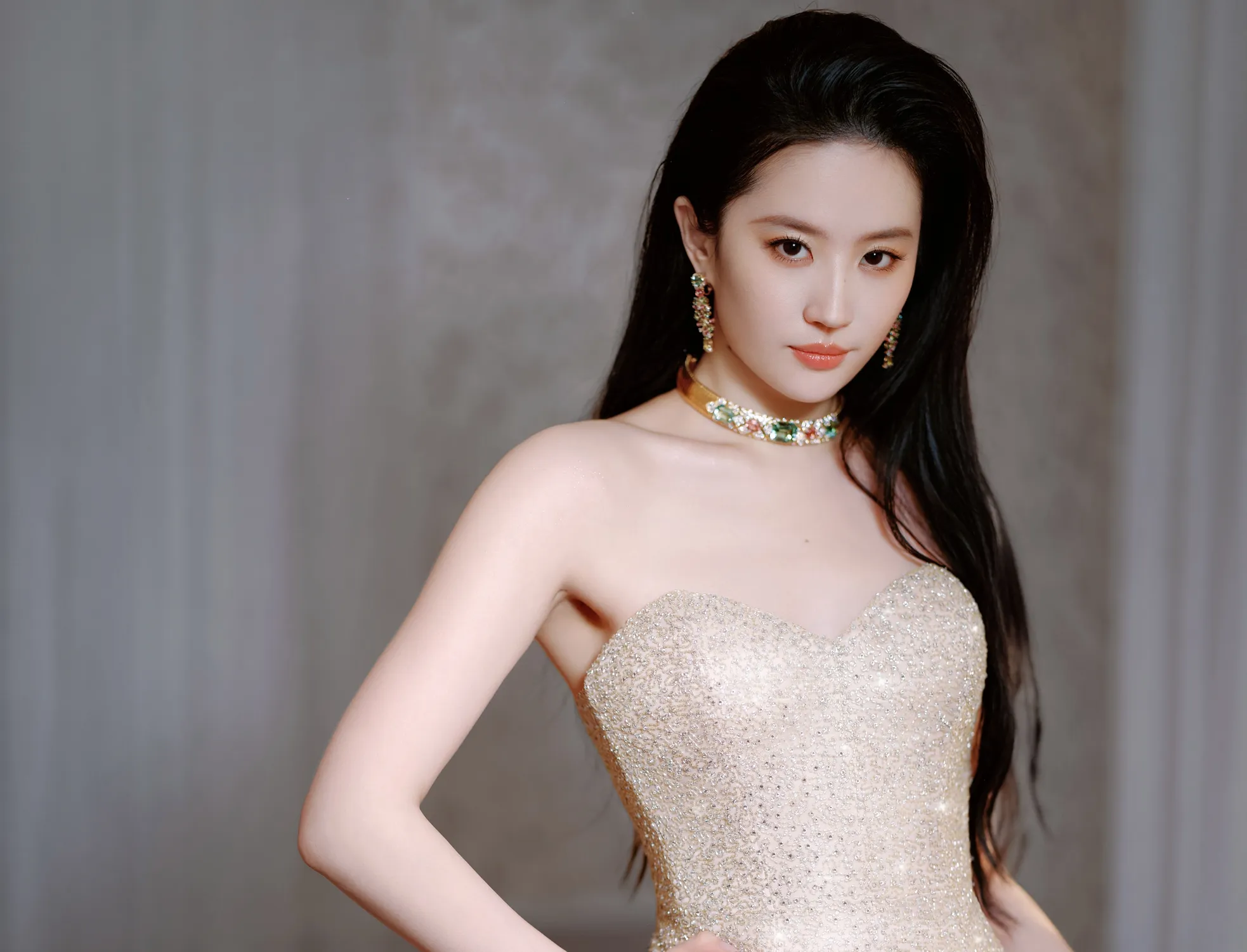 Biến mất khỏi thảm đỏ, Lưu Diệc Phi trở thành trò hề - Ảnh 3. Biến mất khỏi thảm đỏ, Lưu Diệc Phi trở thành trò hề - Ảnh 3.