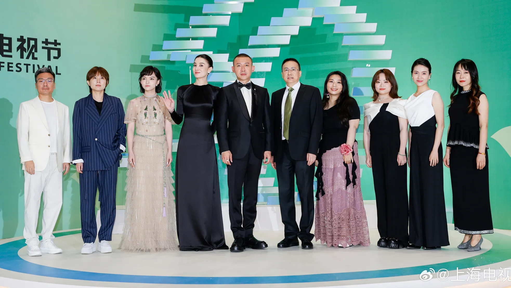 Biến mất khỏi thảm đỏ, Lưu Diệc Phi trở thành trò hề - Ảnh 7. Biến mất khỏi thảm đỏ, Lưu Diệc Phi trở thành trò hề - Ảnh 7.