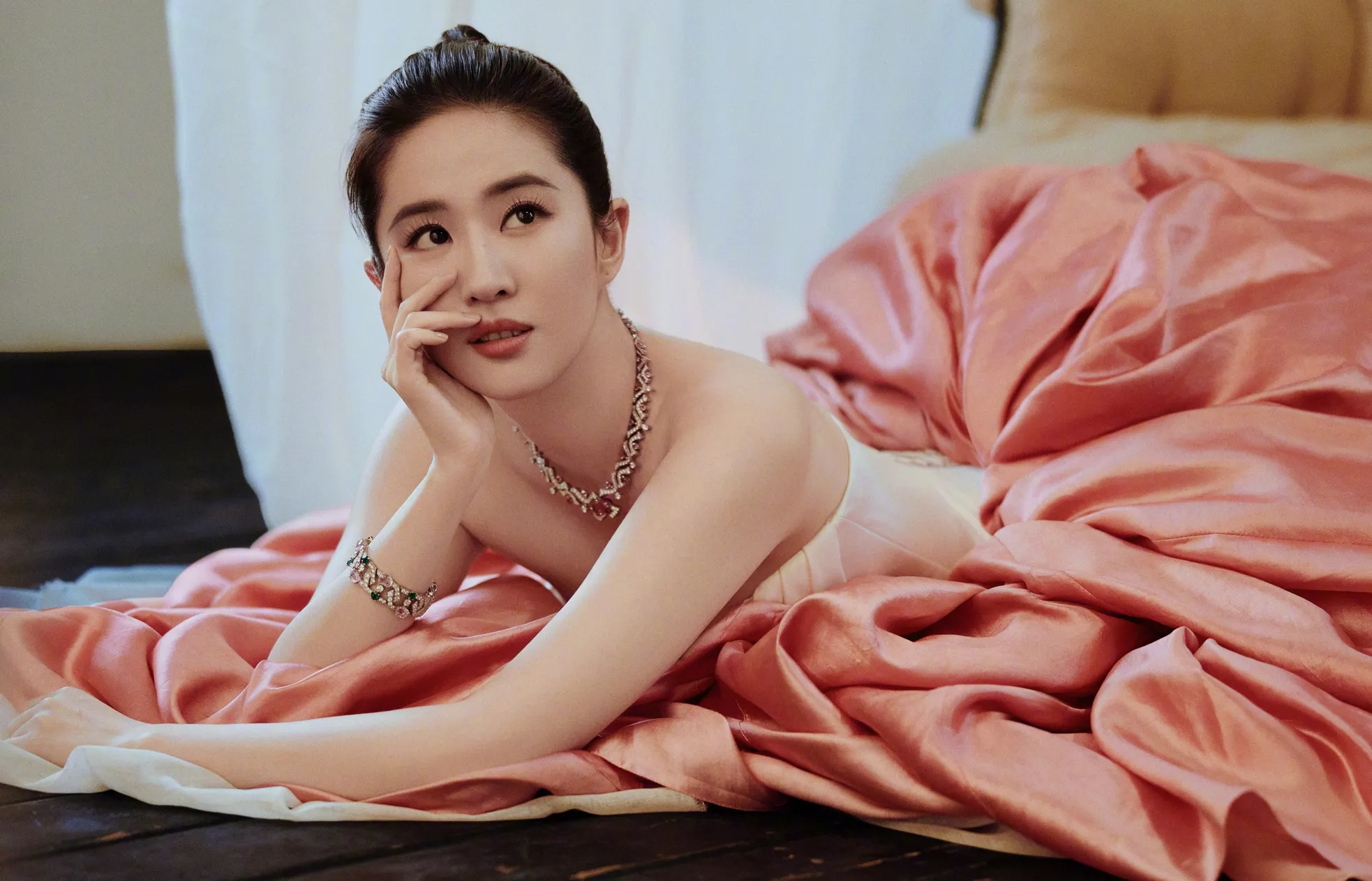 Lưu Diệc Phi lao đao ảnh 2