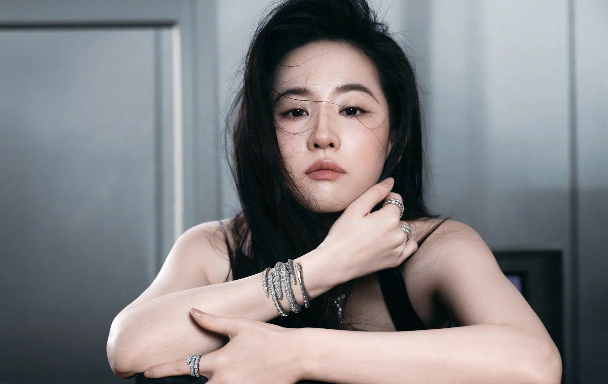 Lưu Diệc Phi lao đao ảnh 3