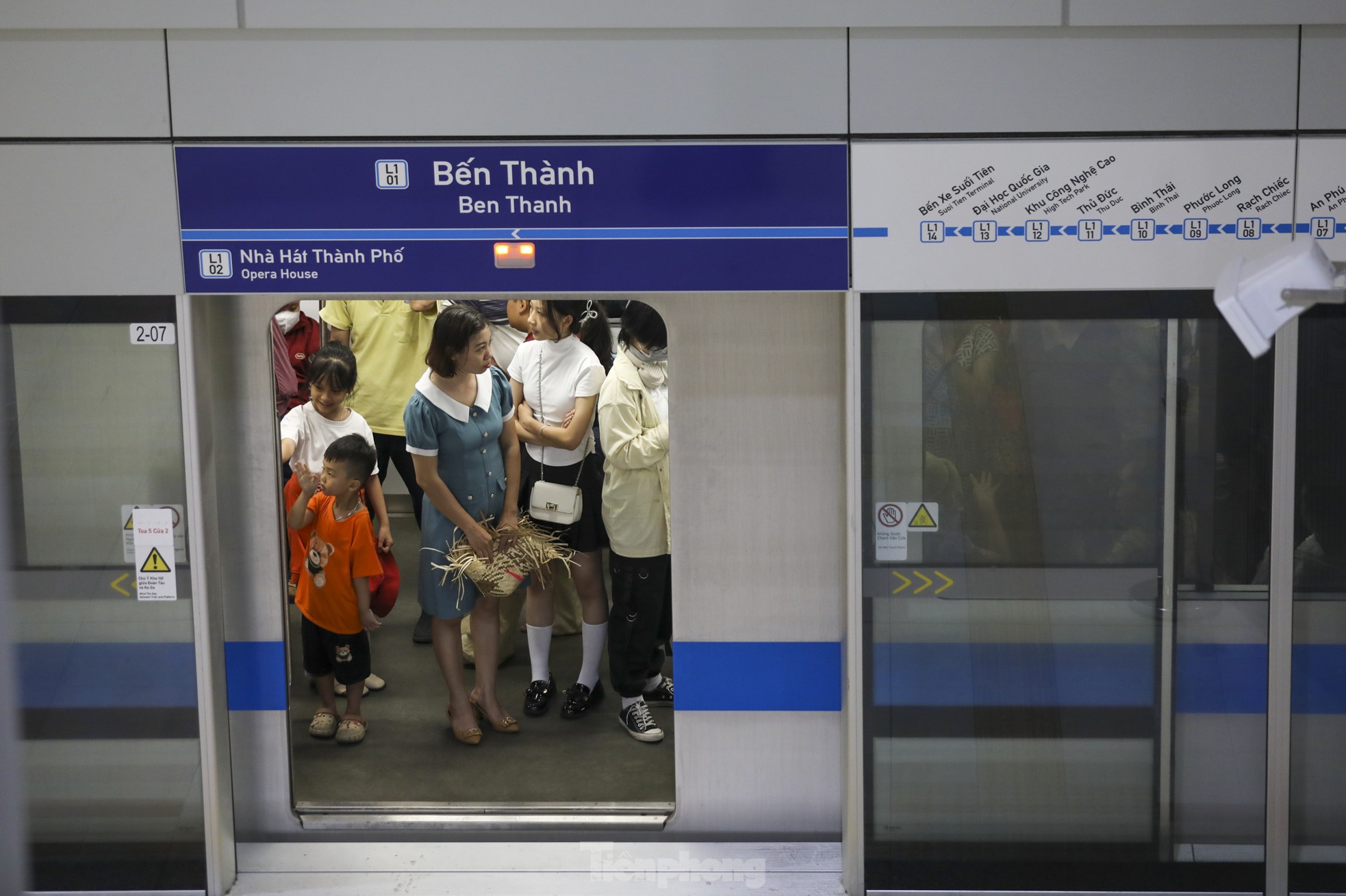 Bất ngờ hình ảnh metro TPHCM ngày mùng 5 Tết ảnh 9