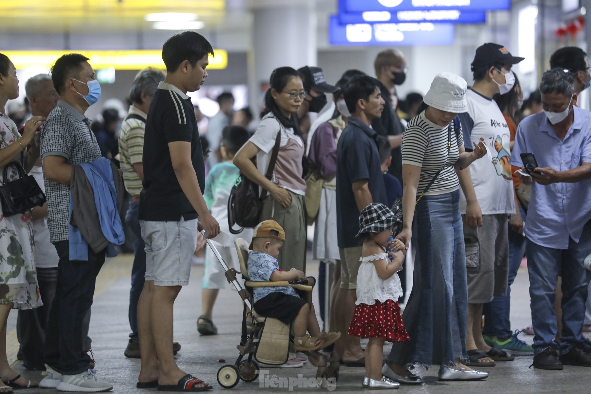 Bất ngờ hình ảnh metro TPHCM ngày mùng 5 Tết ảnh 13