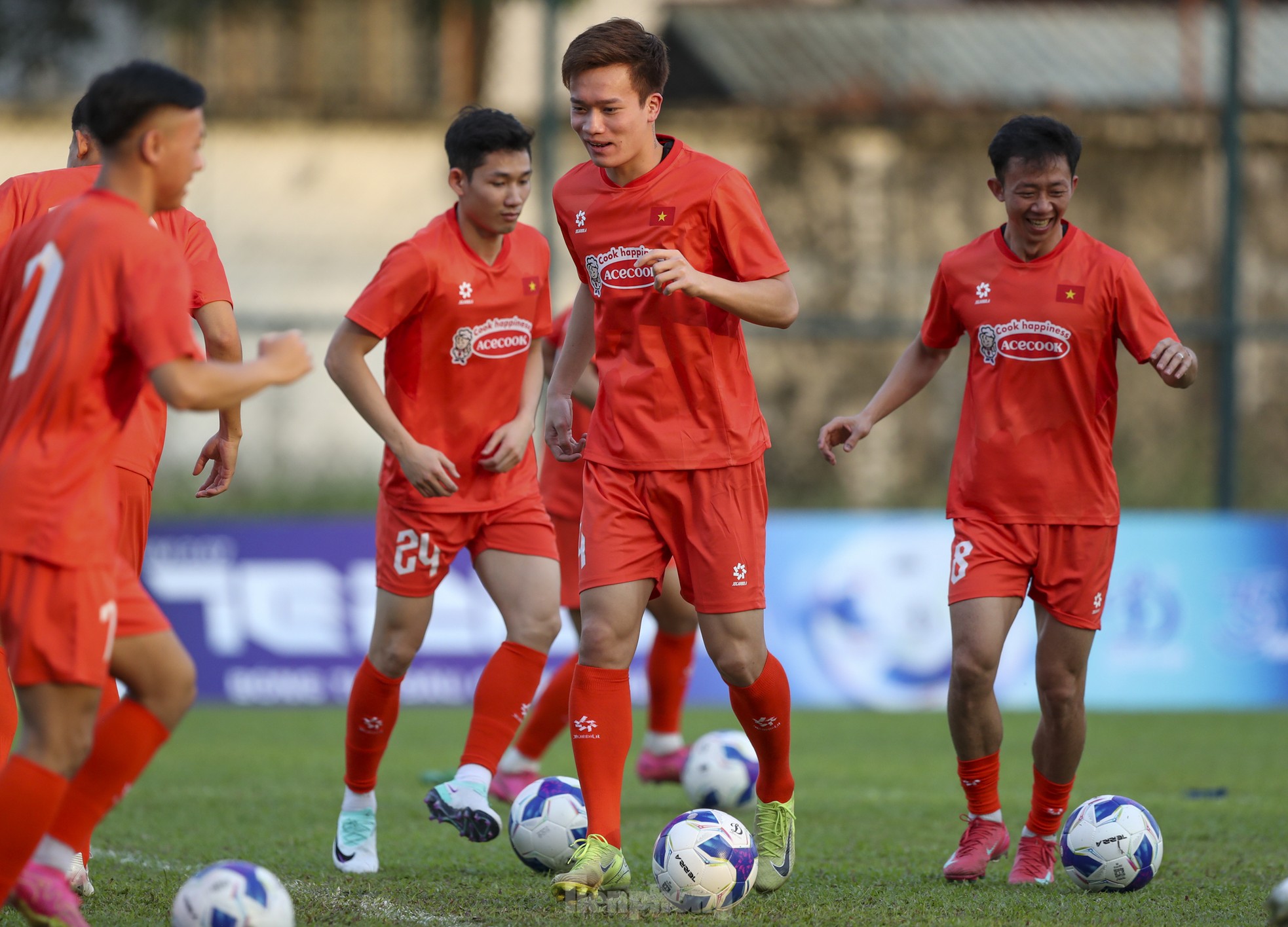 Tiến Linh, Quang Hải vắng mặt trong buổi tập đầu tiên của tuyển Việt Nam ảnh 9