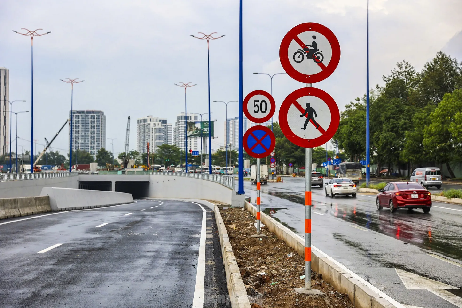 Cận cảnh hầm chui ở nút giao lớn nhất TPHCM trước ngày thông xe ảnh 5