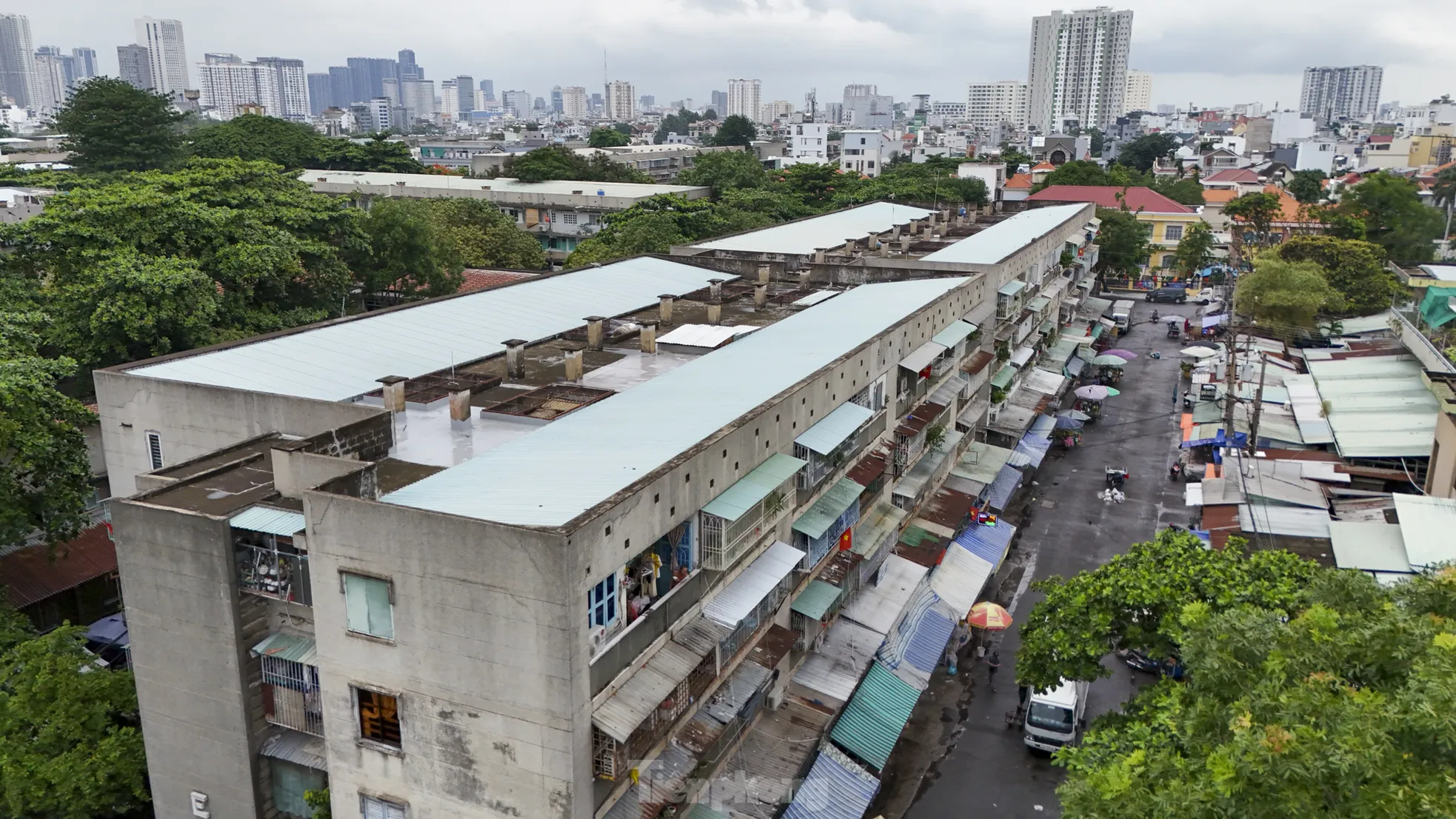 Choáng với hình ảnh nhiều khu dân cư TPHCM bị 'bóp nghẹt' lối thoát ảnh 11