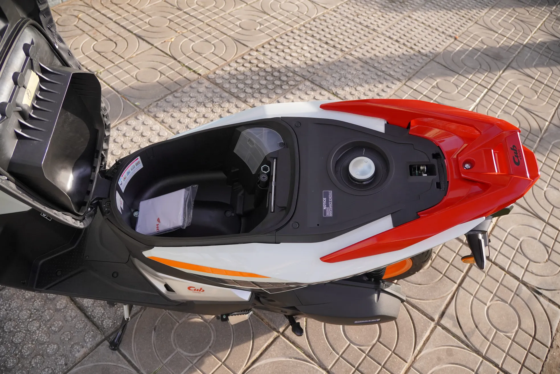 Cận cảnh Honda Vario bản giới hạn Repsol vừa về Việt Nam ảnh 13
