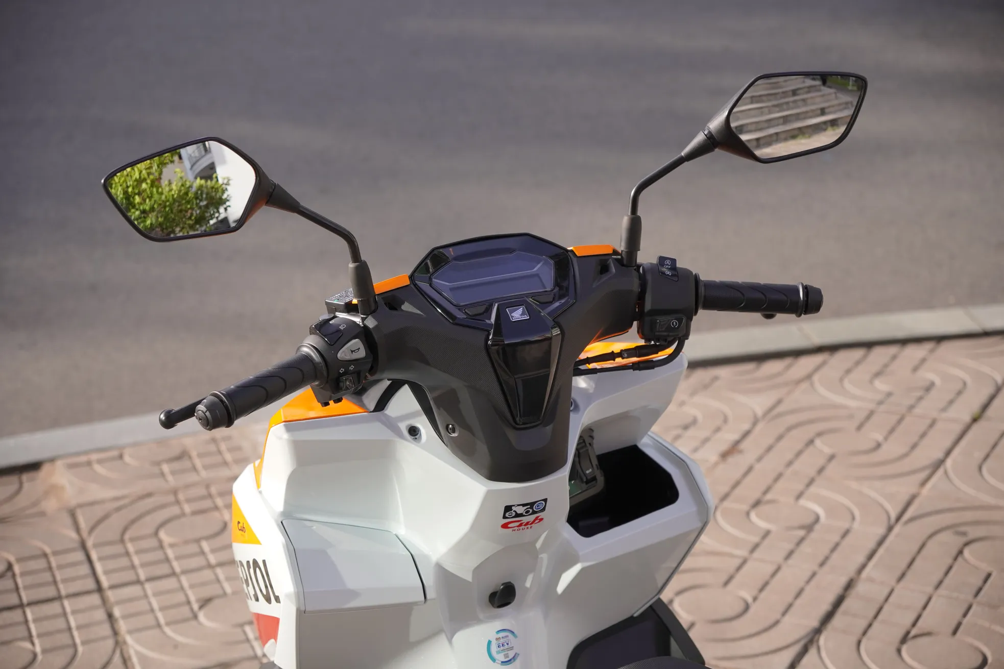 Cận cảnh Honda Vario bản giới hạn Repsol vừa về Việt Nam ảnh 12
