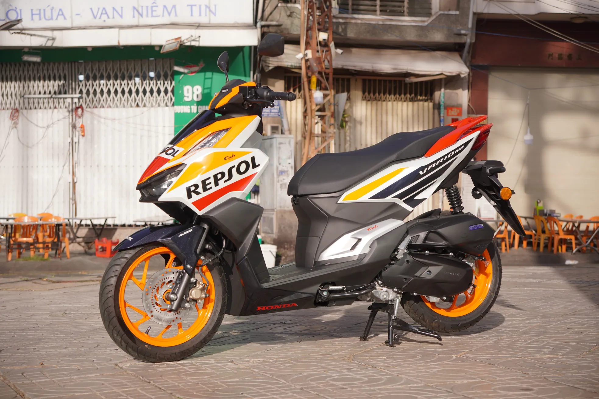 Cận cảnh Honda Vario bản giới hạn Repsol vừa về Việt Nam ảnh 1