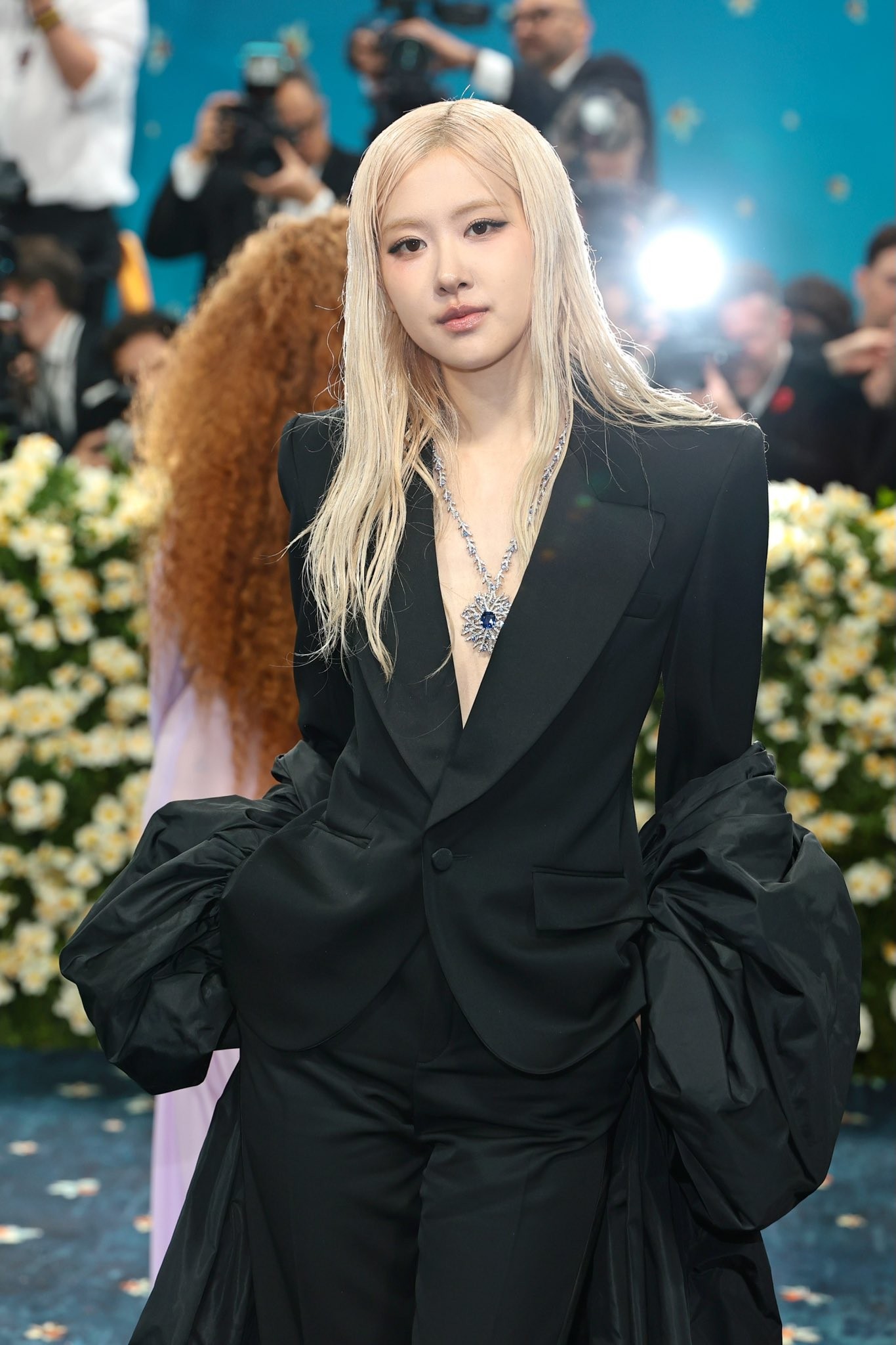 Met Gala 2025: Lisa debut gây choáng, Jennie “tuyệt đối điện ảnh”, Rosé chưa đủ "wow" ảnh 10