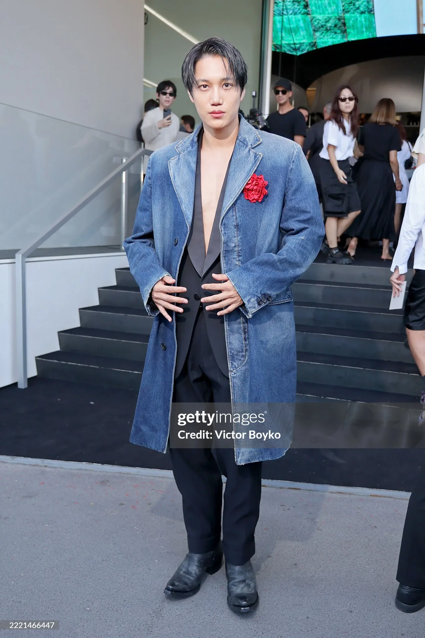 Show Prada tại Milan: Kai EXO, Lee Do Hyun gây bất ngờ, Sana TWICE nhạt nhoà ảnh 1