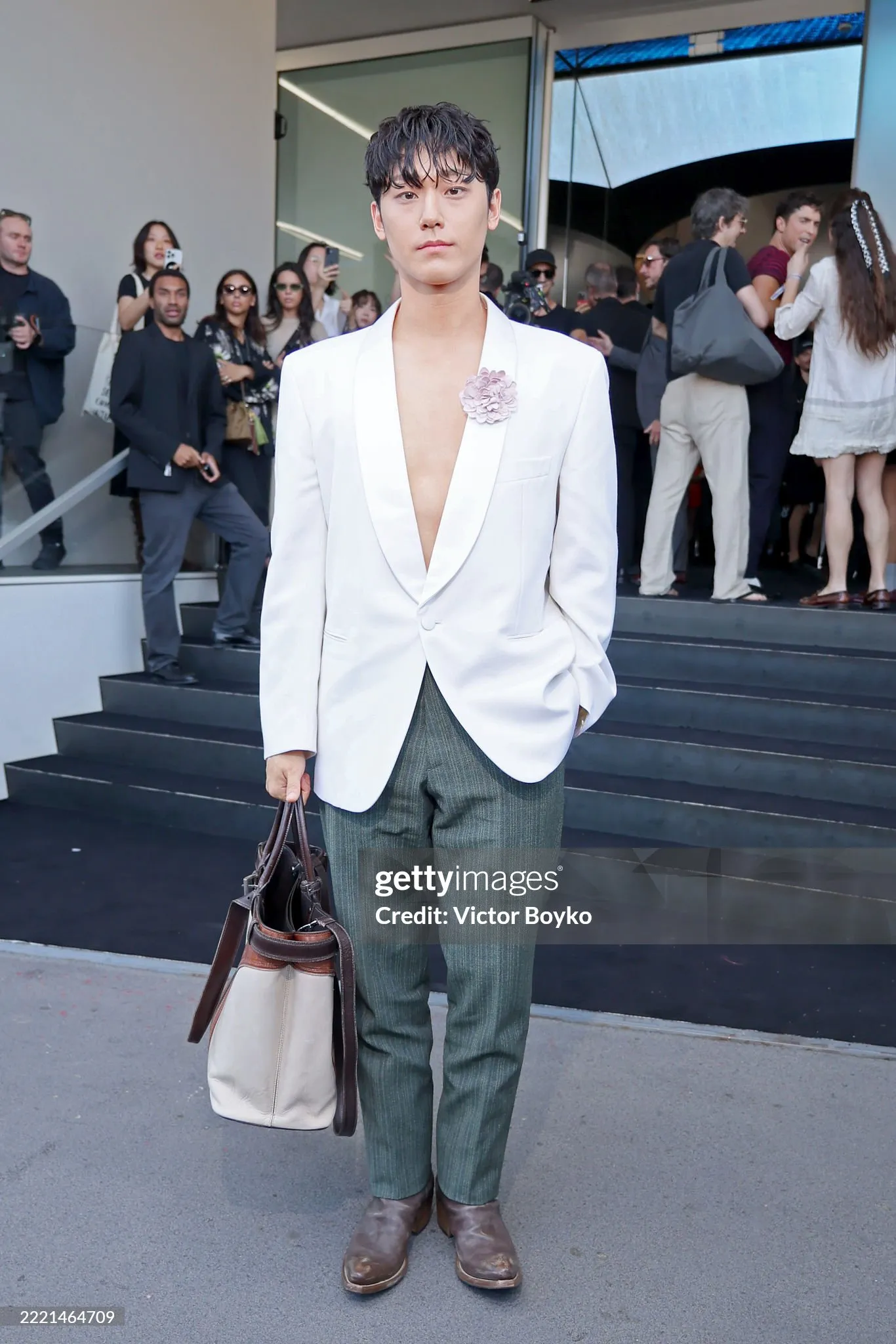 Show Prada tại Milan: Kai EXO, Lee Do Hyun gây bất ngờ, Sana TWICE nhạt nhoà ảnh 5