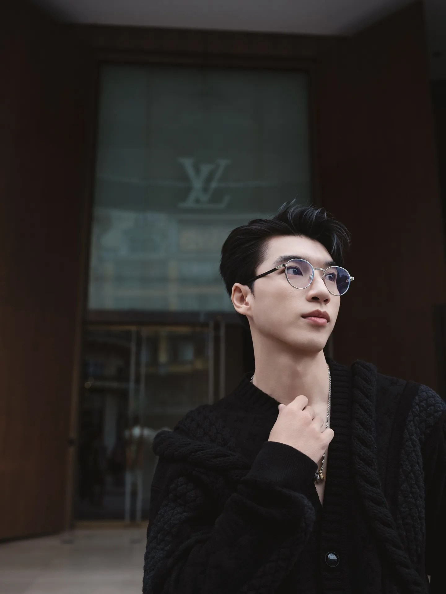 Paris Fashion Week: HIEUTHUHAI được Louis Vuitton ưu ái đặc biệt trước giờ G ảnh 14