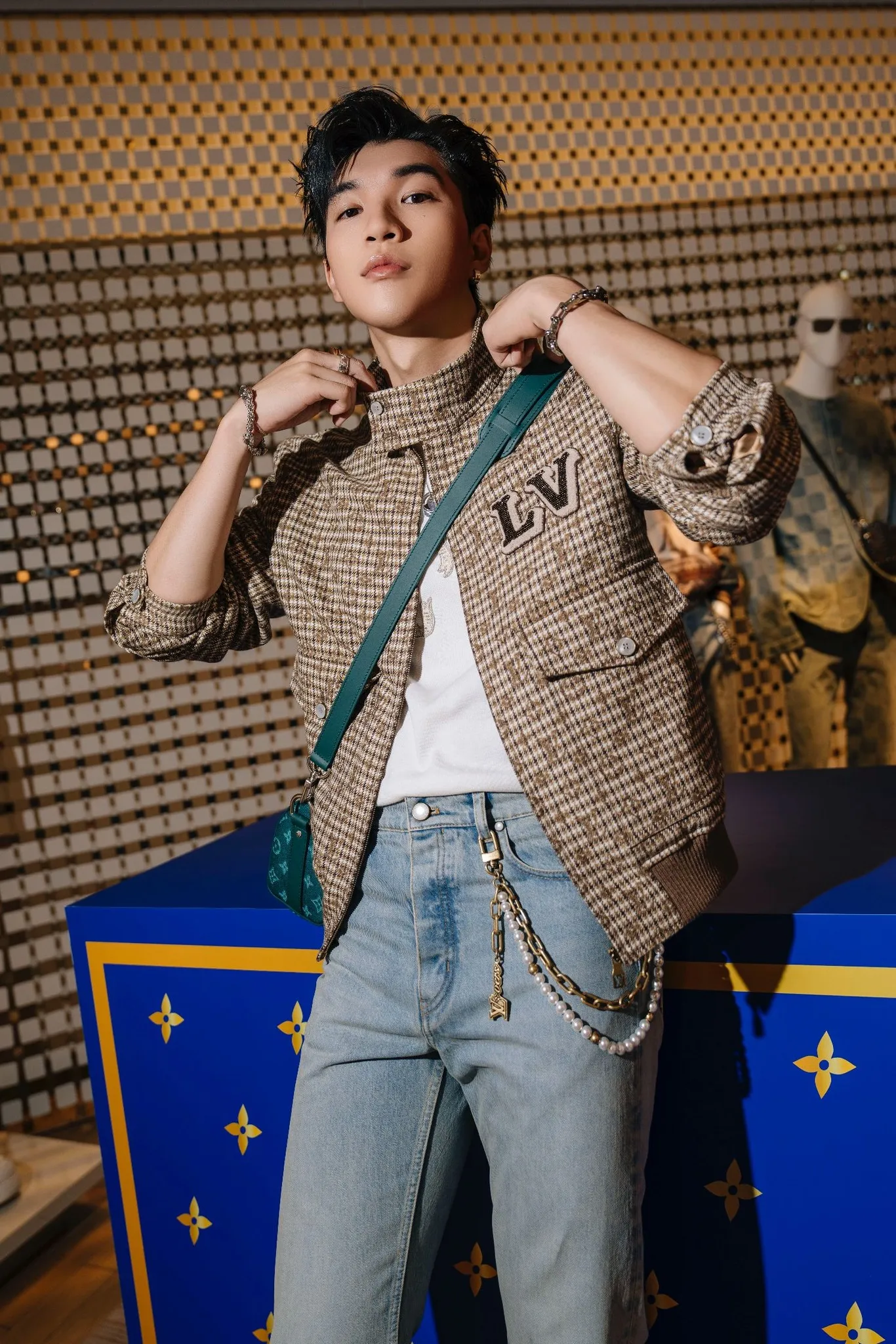 Paris Fashion Week: HIEUTHUHAI được Louis Vuitton ưu ái đặc biệt trước giờ G ảnh 3