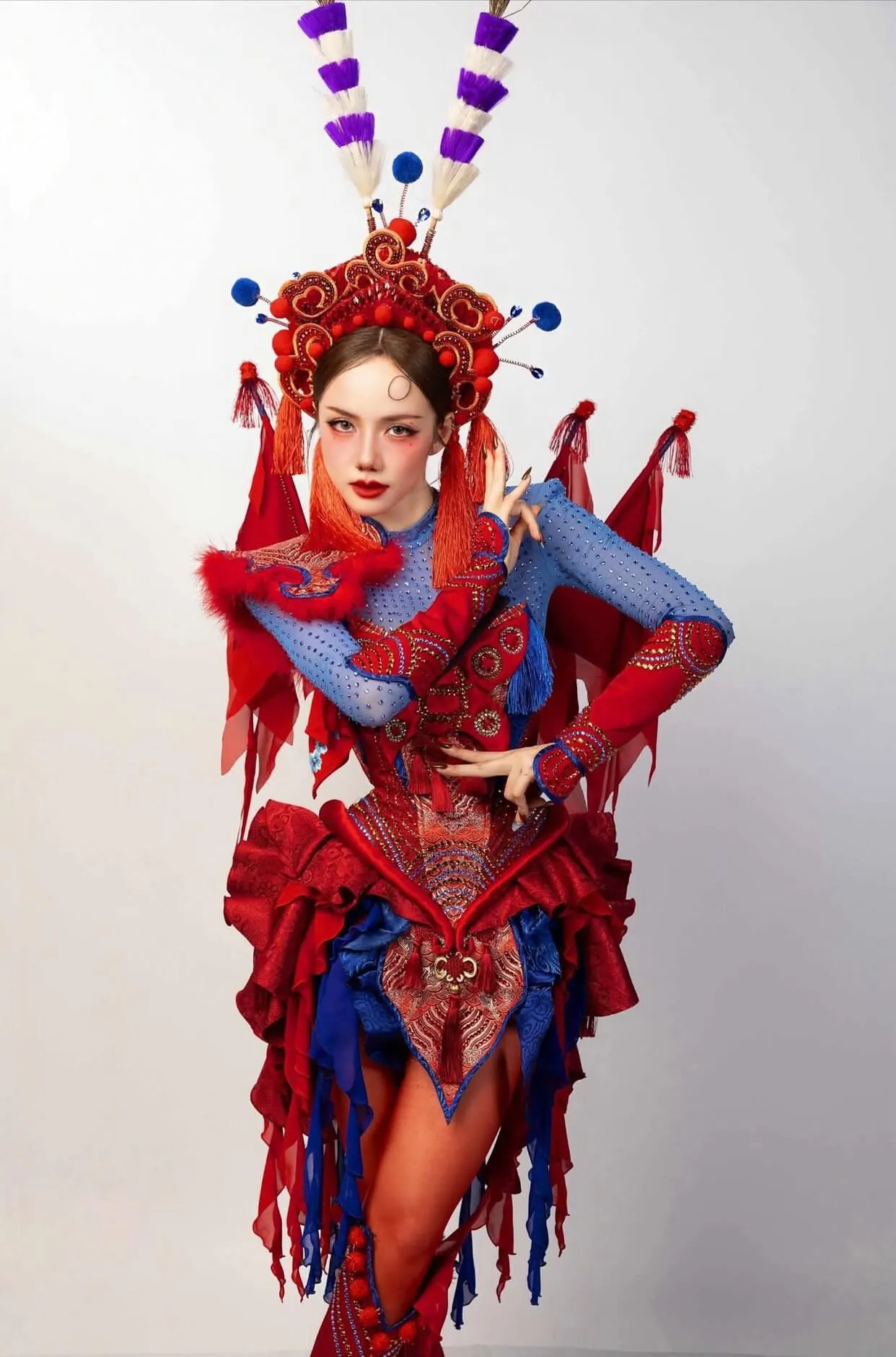 "Biệt đội" đứng sau những bộ cánh ấn tượng nhất Live stage 2 Em Xinh Say Hi ảnh 6