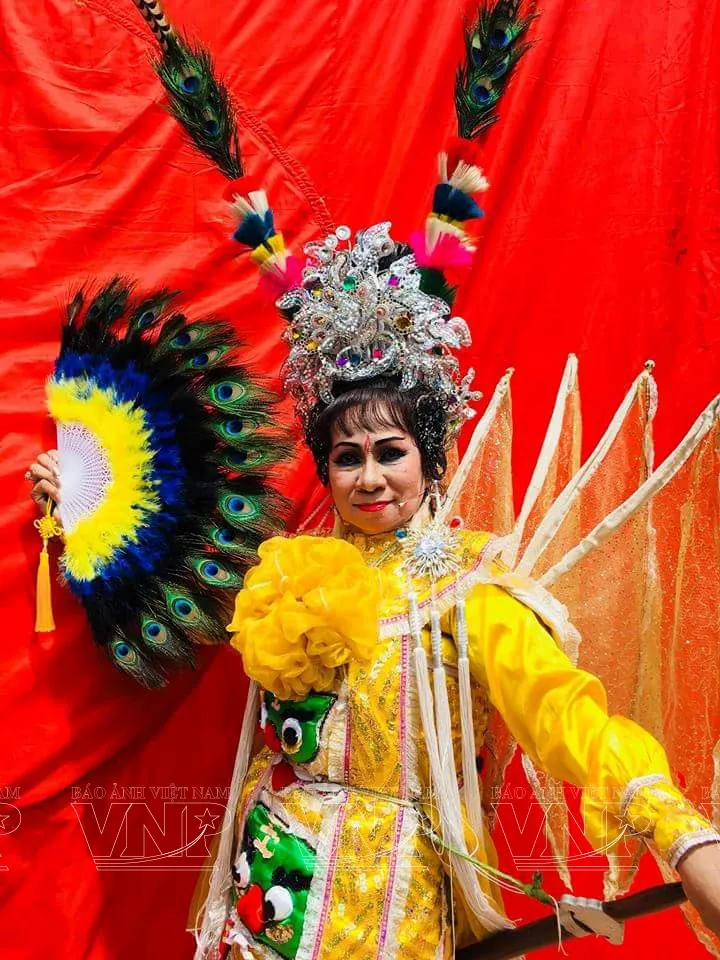 "Biệt đội" đứng sau những bộ cánh ấn tượng nhất Live stage 2 Em Xinh Say Hi ảnh 12