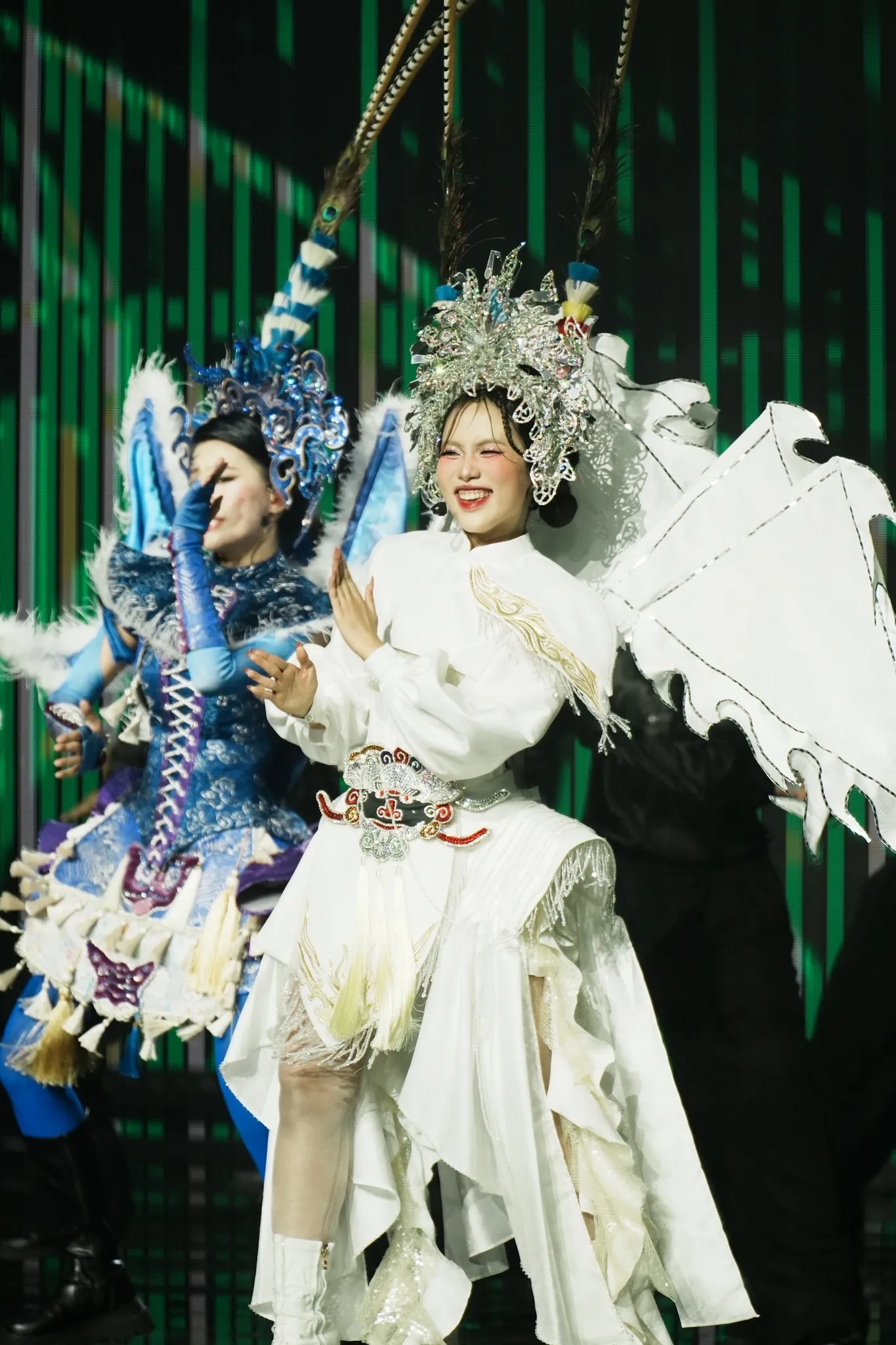 "Biệt đội" đứng sau những bộ cánh ấn tượng nhất Live stage 2 Em Xinh Say Hi ảnh 7