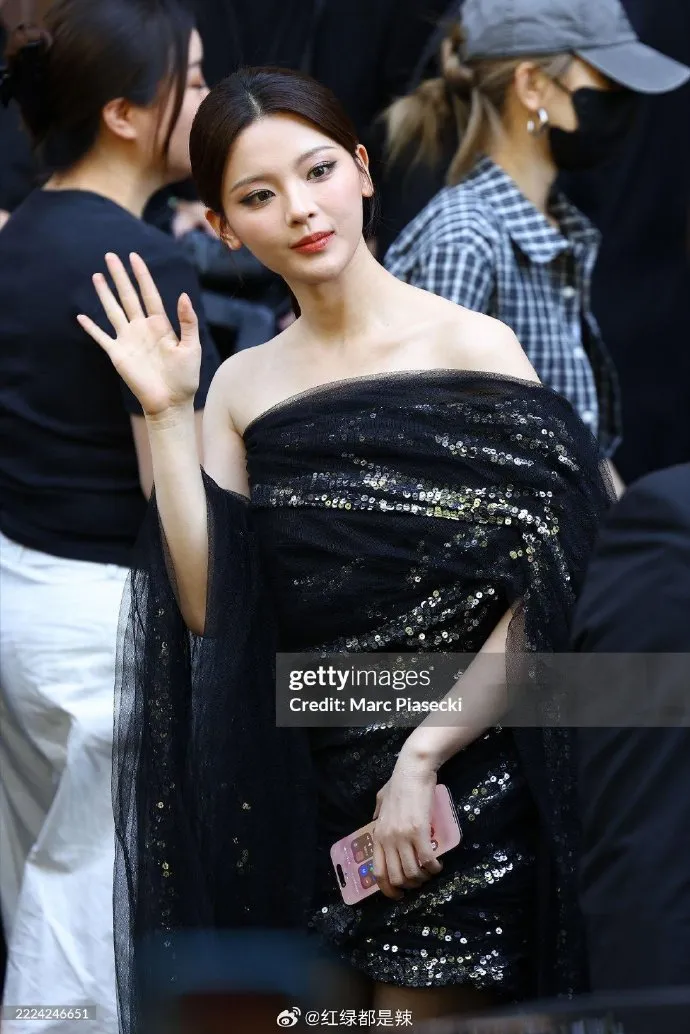 Show Balenciaga tại Paris Fashion Week: PP Krit lập kỷ lục, Dương Siêu Việt được ưu ái ảnh 5