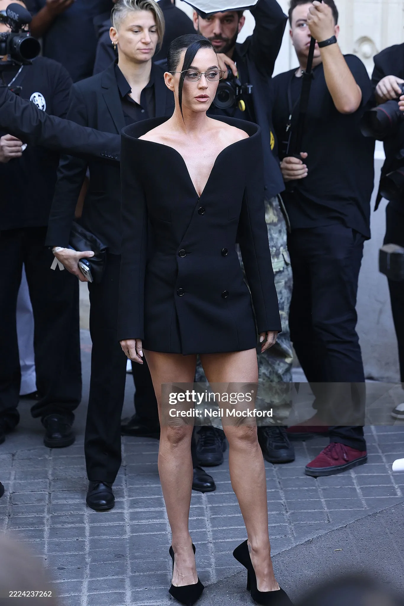 Show Balenciaga tại Paris Fashion Week: PP Krit lập kỷ lục, Dương Siêu Việt được ưu ái ảnh 16