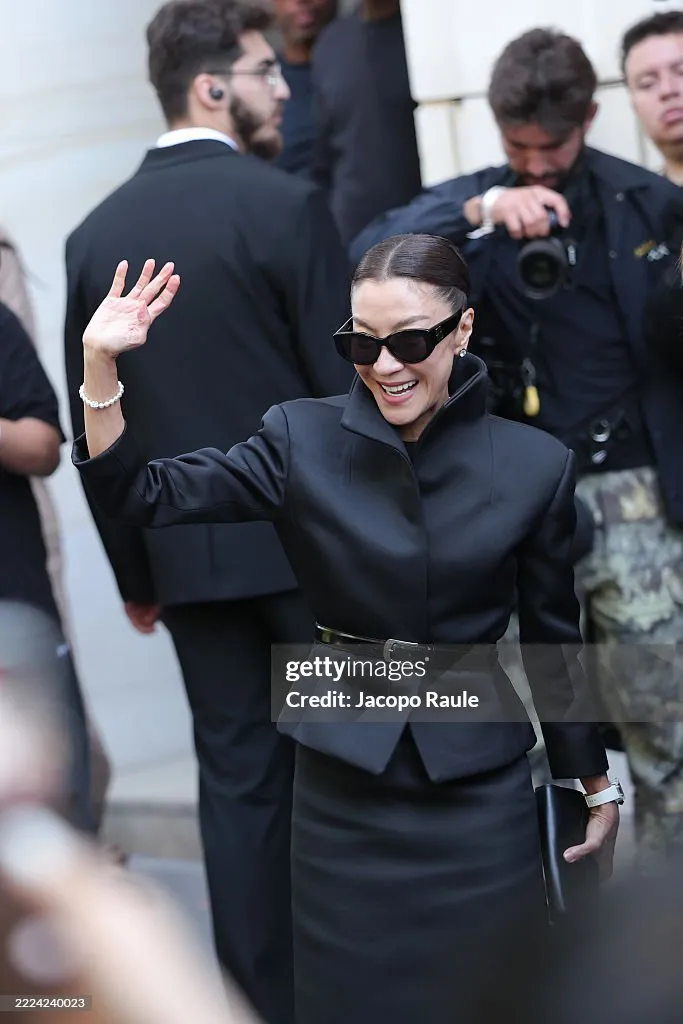Show Balenciaga tại Paris Fashion Week: PP Krit lập kỷ lục, Dương Siêu Việt được ưu ái ảnh 14