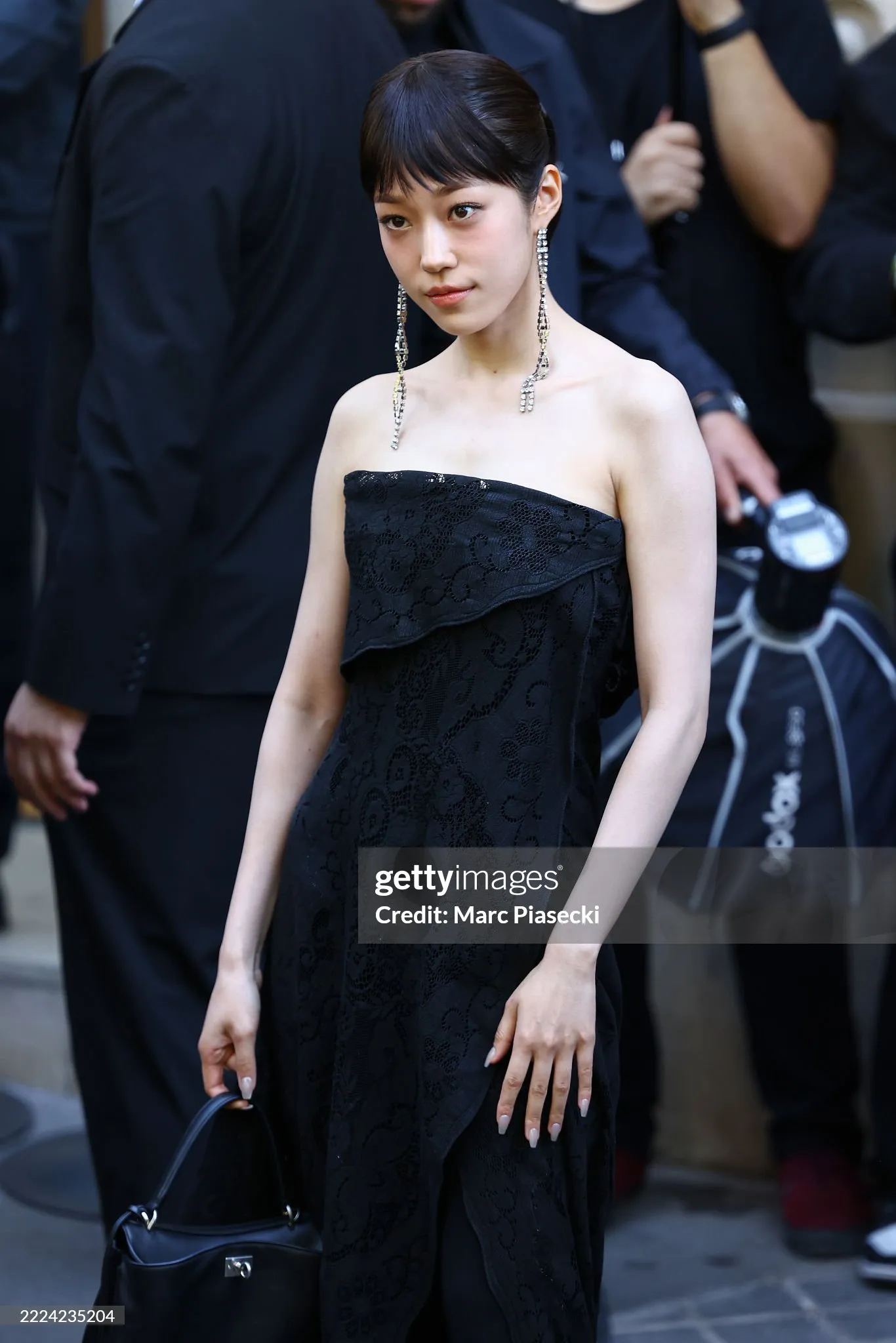 Show Balenciaga tại Paris Fashion Week: PP Krit lập kỷ lục, Dương Siêu Việt được ưu ái ảnh 10
