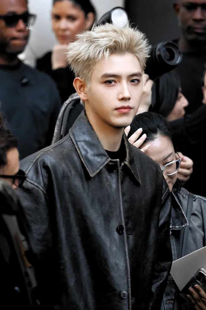 Show Balenciaga tại Paris Fashion Week: PP Krit lập kỷ lục, Dương Siêu Việt được ưu ái ảnh 1