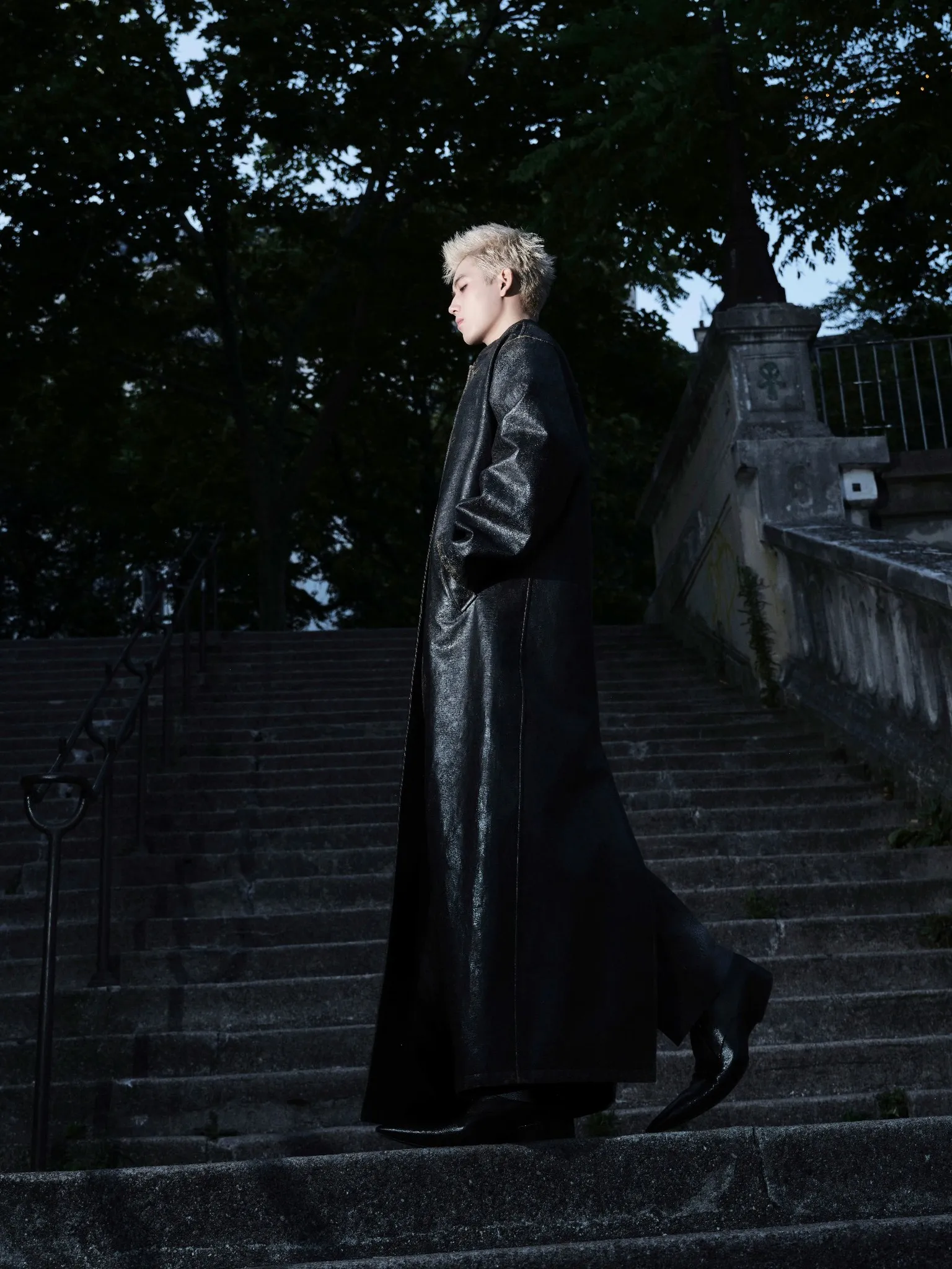 Show Balenciaga tại Paris Fashion Week: PP Krit lập kỷ lục, Dương Siêu Việt được ưu ái ảnh 2