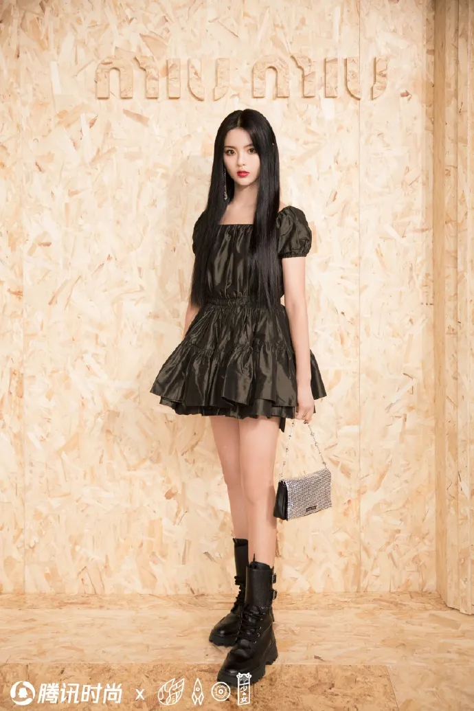 Show Balenciaga tại Paris Fashion Week: PP Krit lập kỷ lục, Dương Siêu Việt được ưu ái ảnh 6