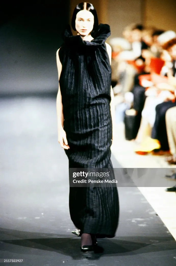 Thoát "phong sát", Angelababy trở lại Paris Fashion Week, nhận phản ứng thế nào? ảnh 8