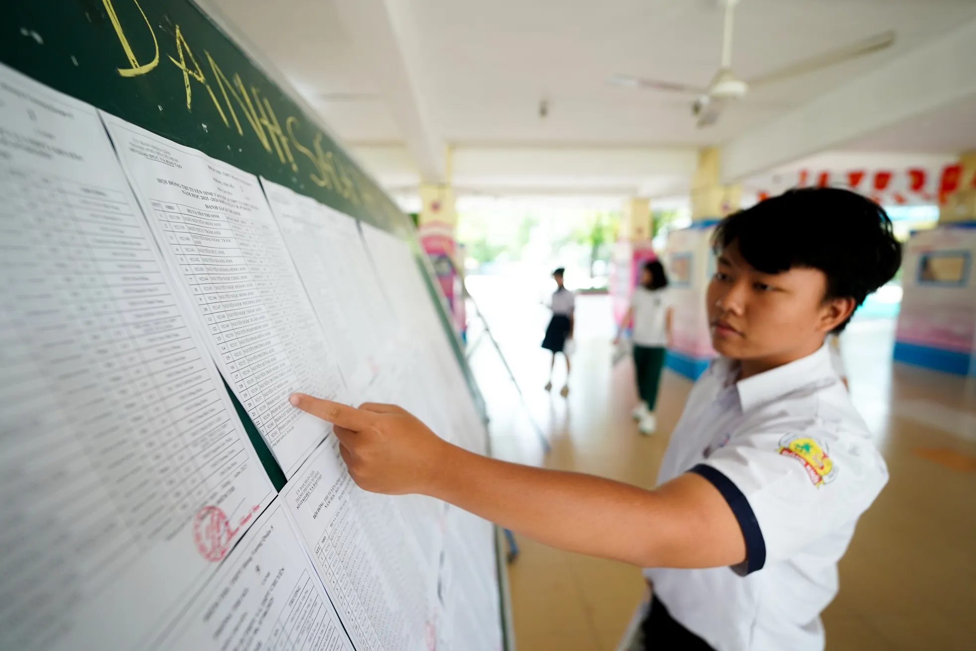 Hơn 70.000 thí sinh TPHCM làm thủ tục thi vào lớp 10 ảnh 2