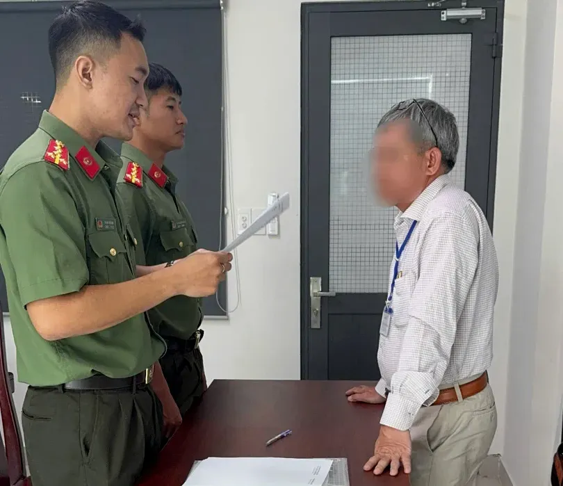 Kết quả kiểm tra các cửa hàng C.P ở Bình Dương; Loạt thuốc, TPCN bỗng thành rác ven đường ảnh 2