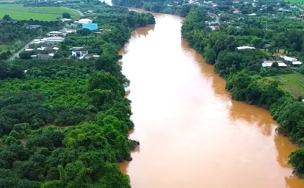 Bắt nhóm lừa đảo trong văn phòng công chứng; Triệt phá đường dây sản xuất mỹ phẩm giả ảnh 2