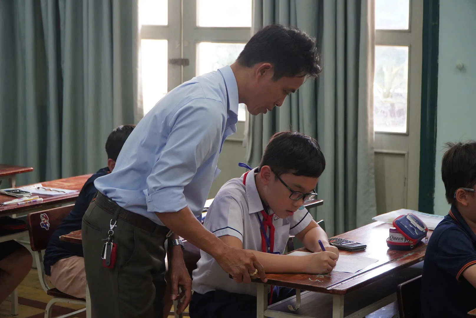 Cận cảnh cuộc đua tranh suất vào lớp 6 'căng' hơn tuyển sinh đại học ở TPHCM - Ảnh 9. Cận cảnh cuộc đua tranh suất vào lớp 6 'căng' hơn tuyển sinh đại học ở TPHCM - Ảnh 9.