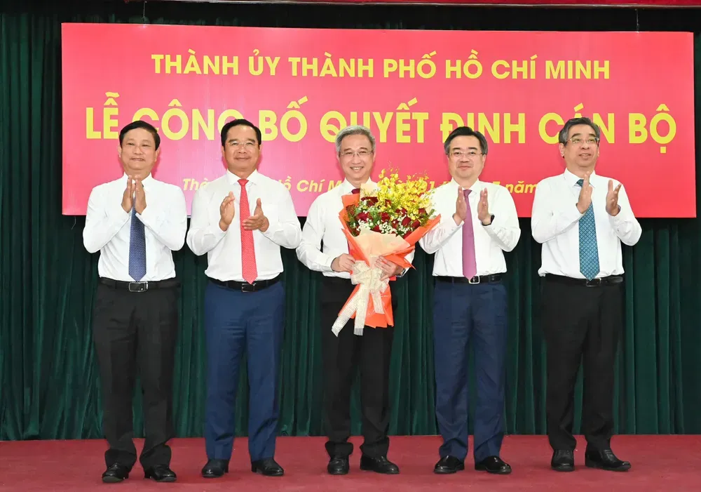 Bổ nhiệm, chỉ định, chuẩn y nhân sự chủ chốt 2 tỉnh, thành phía Nam ảnh 1