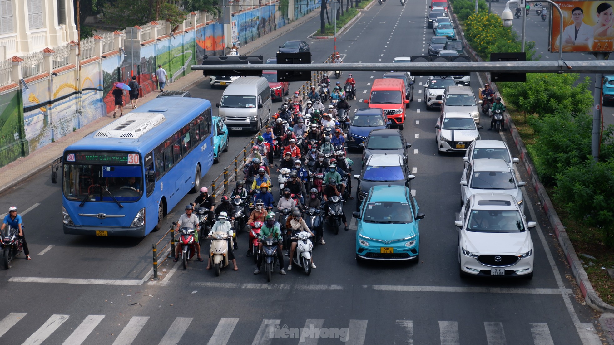 Hình ảnh giao thông khác lạ ở TPHCM ngày cuối tuần ảnh 6