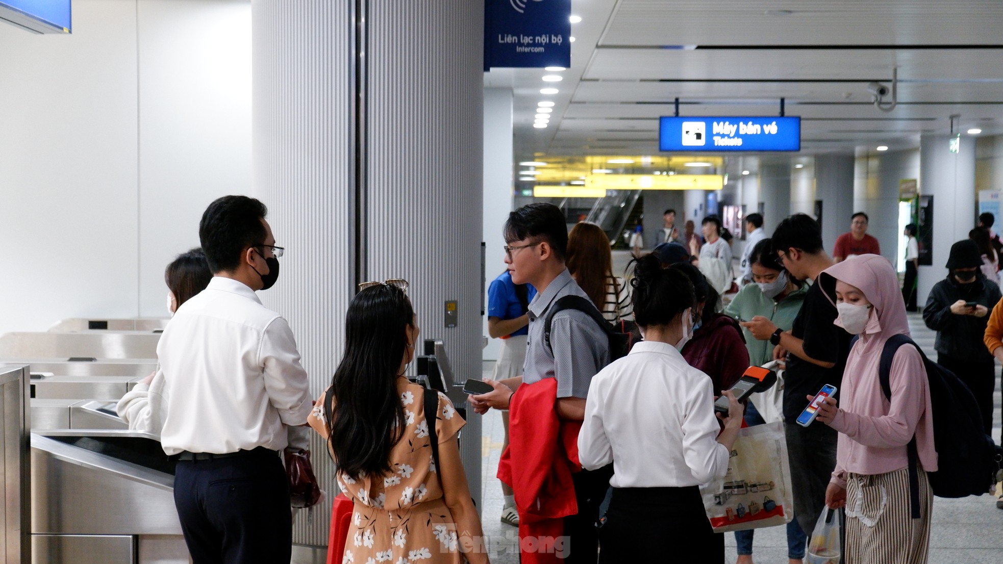 Hình ảnh chuyến tàu metro TPHCM ngày cuối vận hành miễn phí ảnh 5