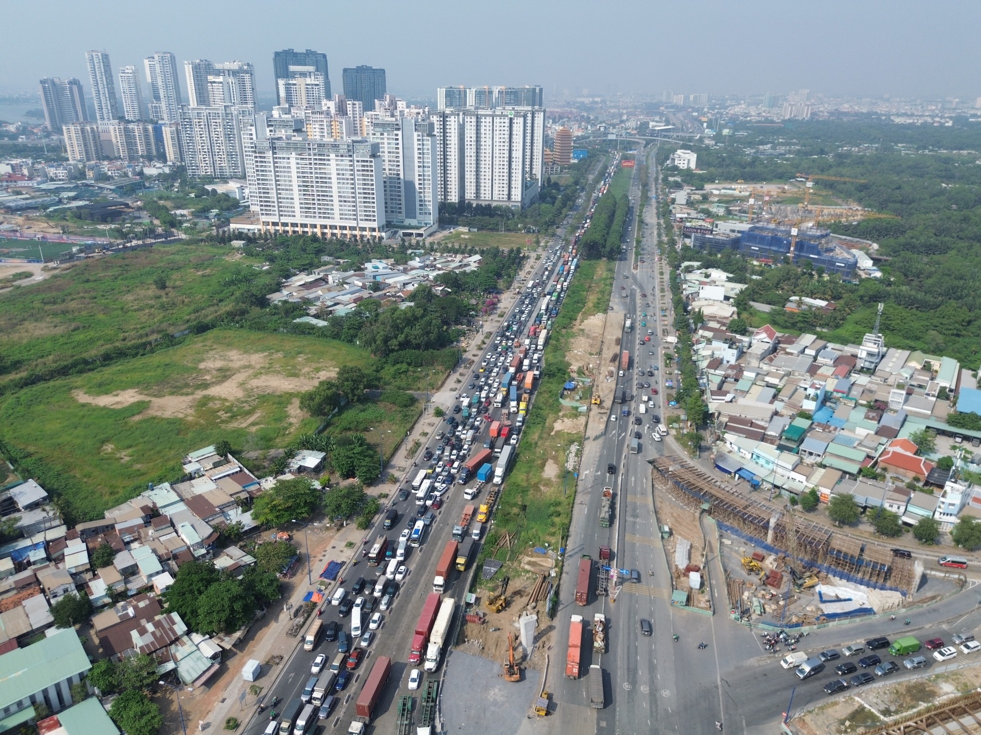 Cửa ngõ phía đông TPHCM ùn tắc từ sáng đến chiều 23 tháng Chạp ảnh 7