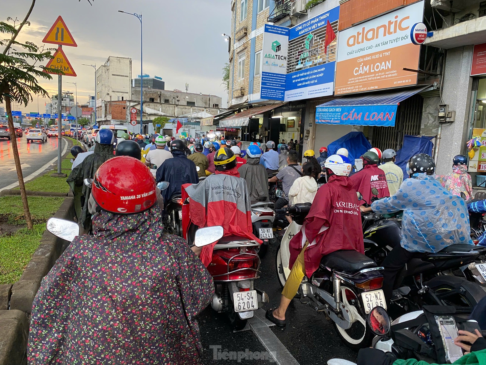 Mưa lớn đầu mùa giải nhiệt ở TPHCM ảnh 6