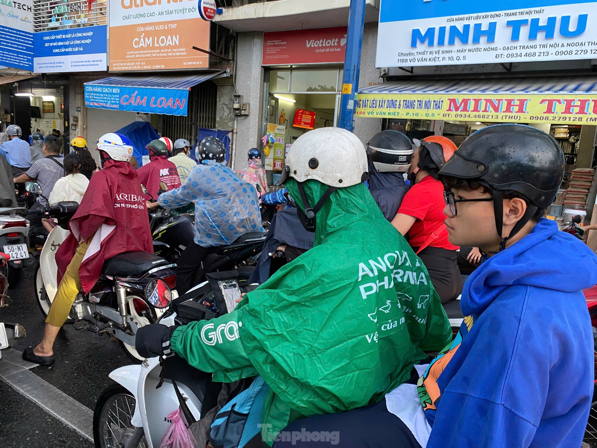 Mưa lớn đầu mùa giải nhiệt ở TPHCM ảnh 4