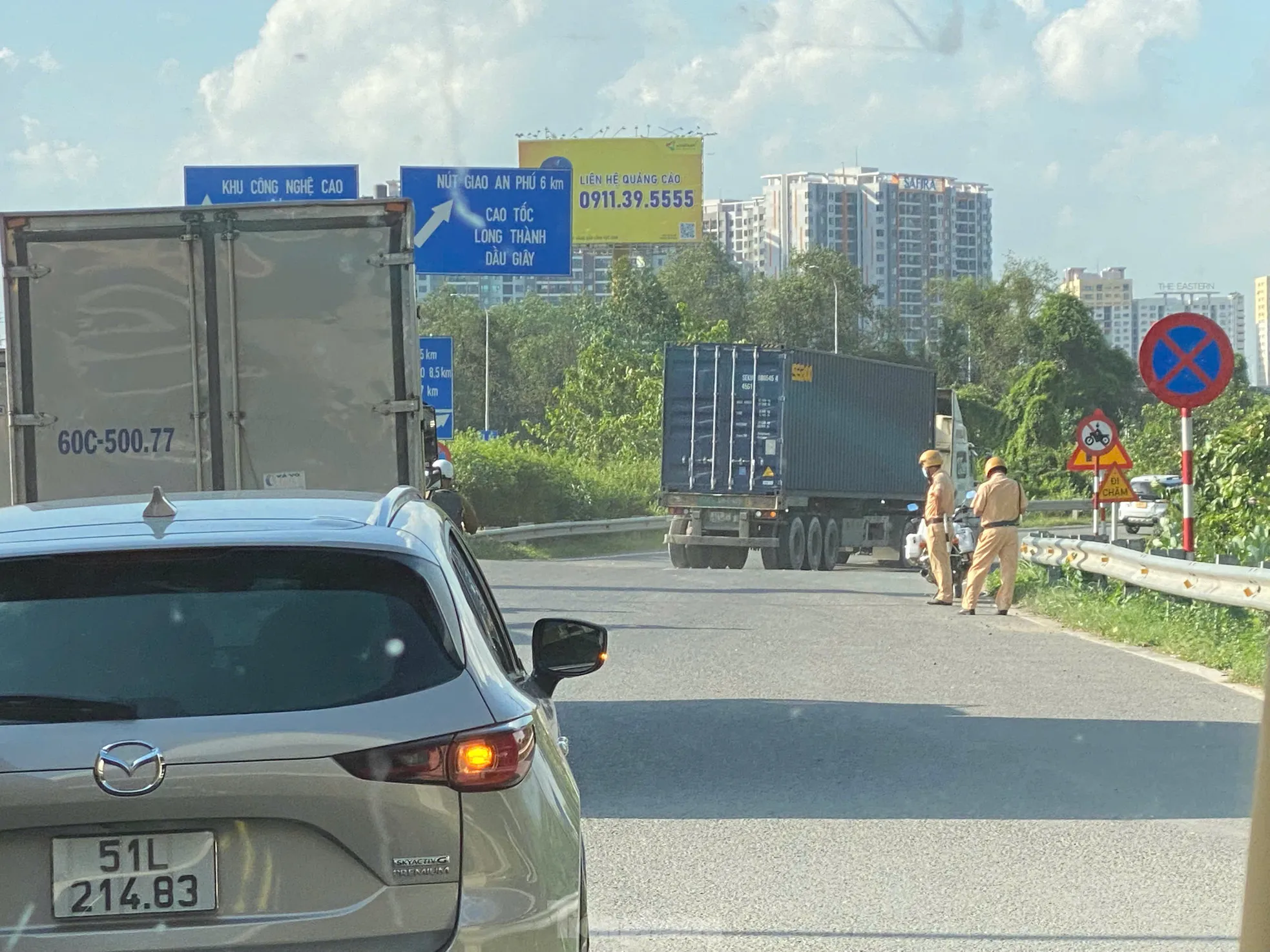 Ùn tắc kéo dài trên cao tốc TPHCM - Long Thành, xe nối đuôi 'chôn chân' nhiều giờ ảnh 1